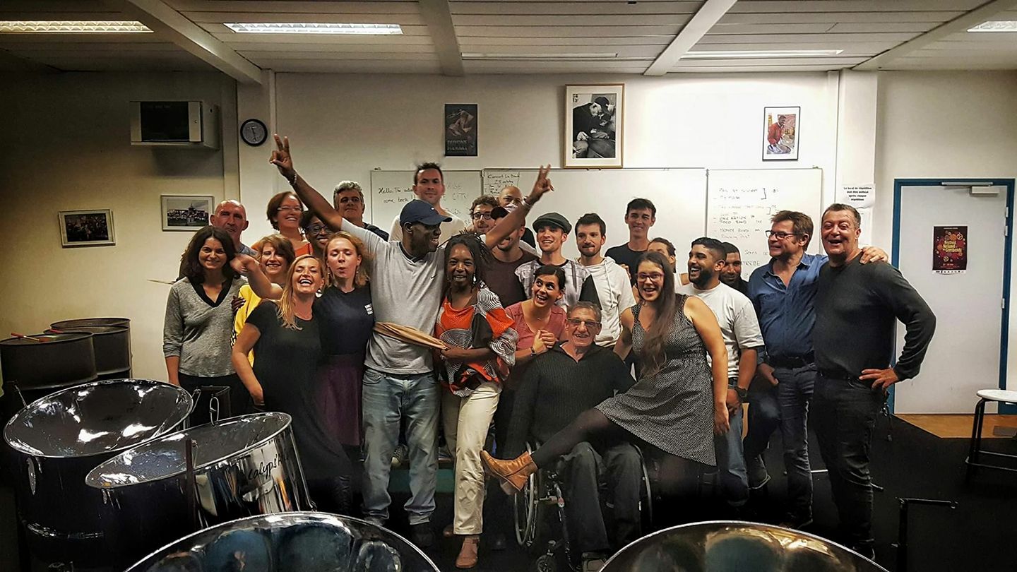 Photo du groupe du conventionnel lors d'une master class avec Duvone Stewart